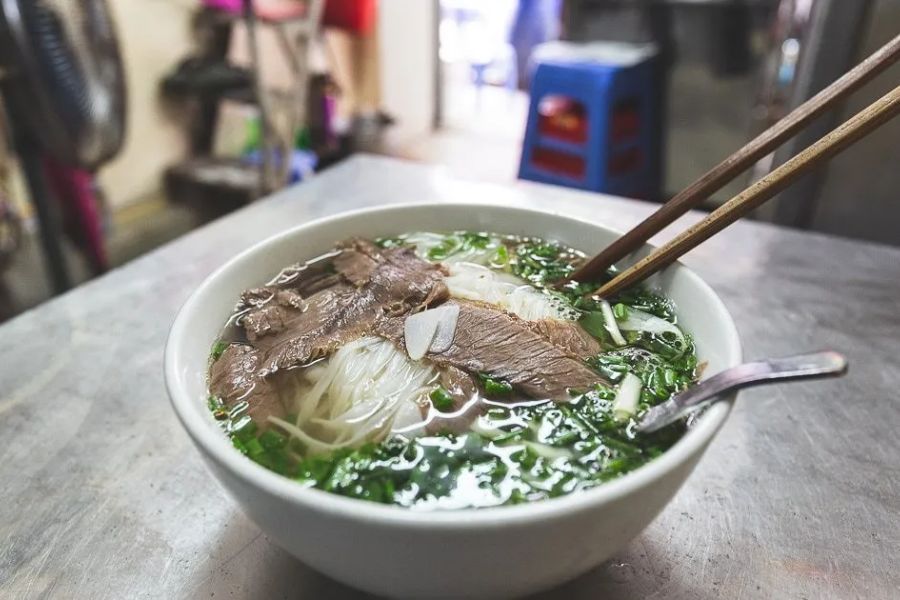 2 image Northern Vietnam dish - phở