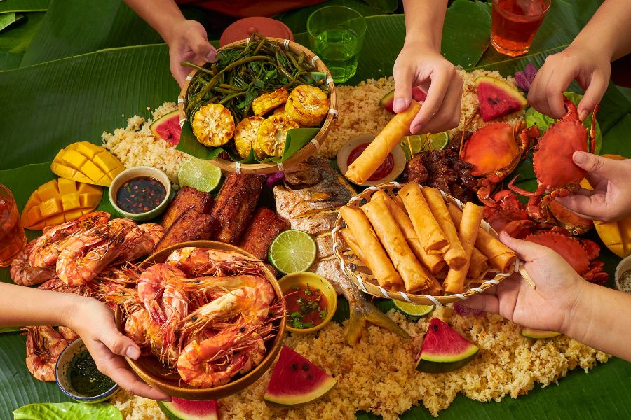 What is Kamayan in the Philippines?