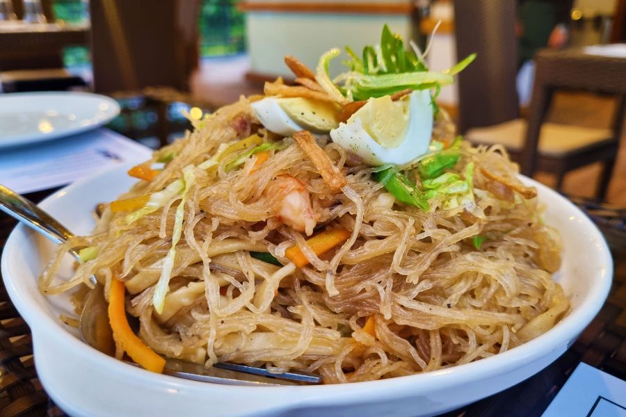 Filipino food you must eat - Pancit