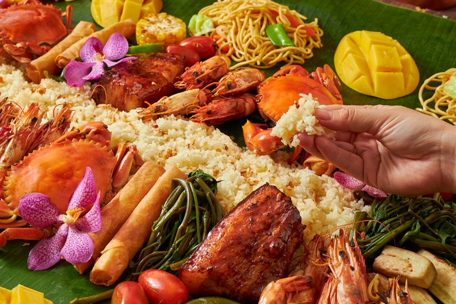 Filipino Etiquette - Kamayan (eating with hands)