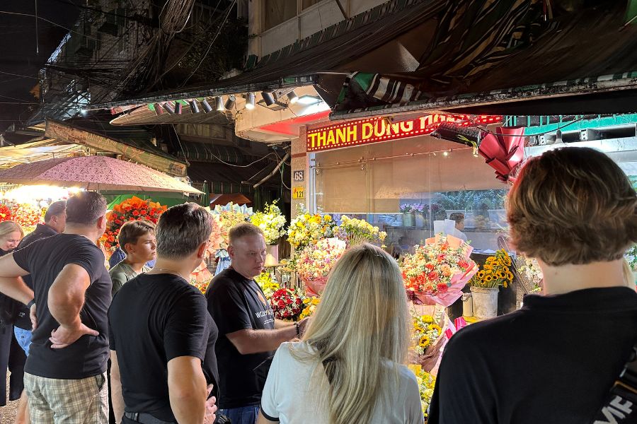 Ho Thi Ky flower market Saigon tour
