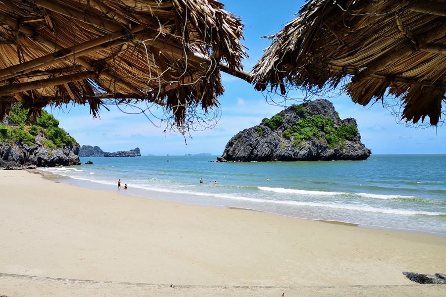 cat ba beach