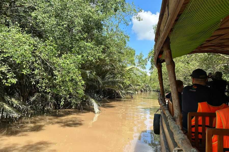 Cruise along Ben Tre canals