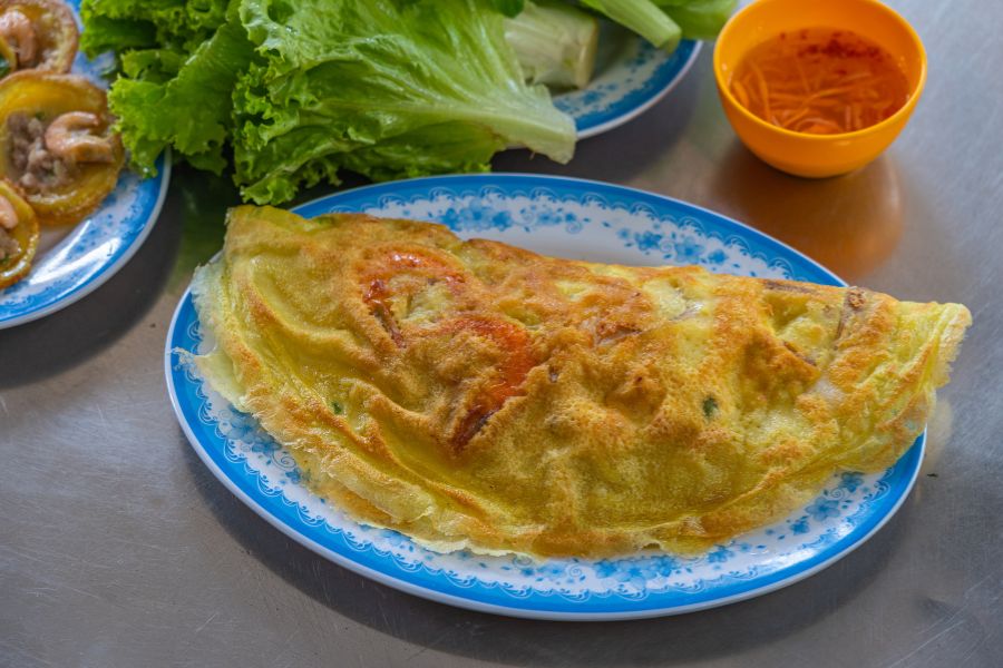 12 image Vietnamese crispy pancake Banh xeo