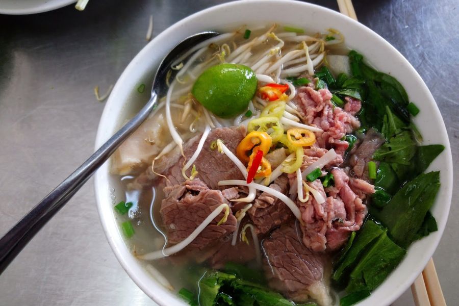 5 image Vietnamese soup noodle dish Pho