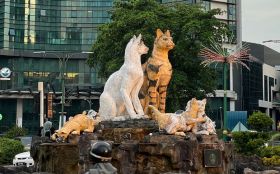 Kuching Cat Statues