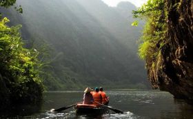 Trang An boat ride - 4 Days Ninh Binh &amp; Mai Chau Private Tour