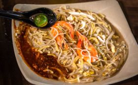 Taste the vibrant flavors of Chinatown&rsquo;s local dishes