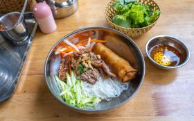 b&uacute;n thịt nướng