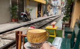 5-c6d76b9a image Train Street café stop