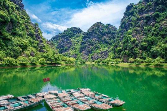 4 Days Mai Chau &amp; Ninh Binh Tour gallery 1