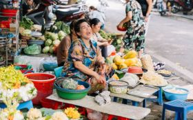 5 Days Hanoi and Saigon Tour - Local Vendors in Hanoi