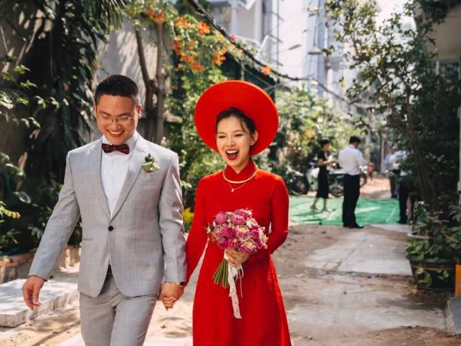 red is more commonly associated with weddings than white