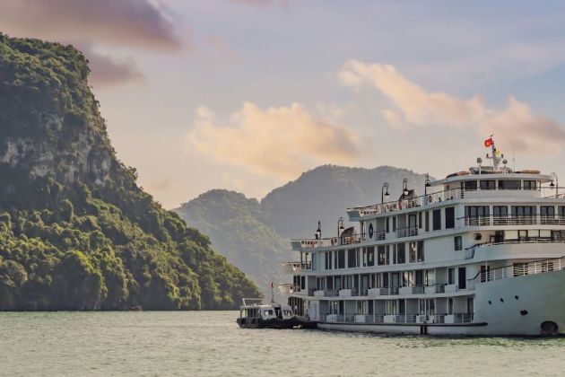 Ha Long Bay cruise tour