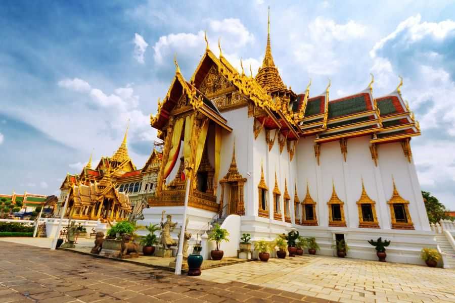Bangkok 3-day private tour: Dusit Maha Prasat Hall