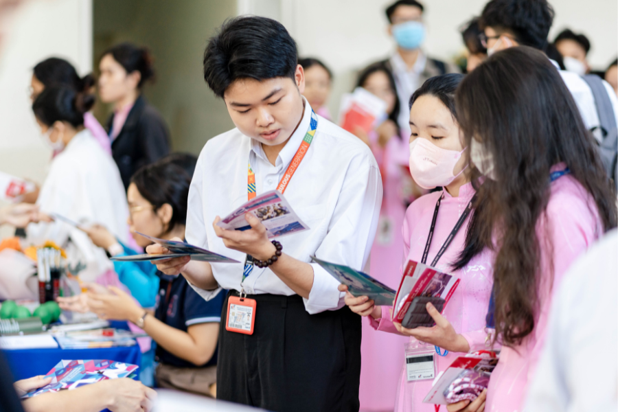 Students at Poland Education Fair 2023