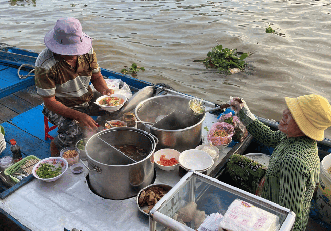 Floating market Can Tho - 3 Days Mekong Delta Private Tour