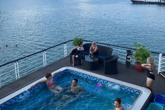 Ha Long Bay luxury cruise