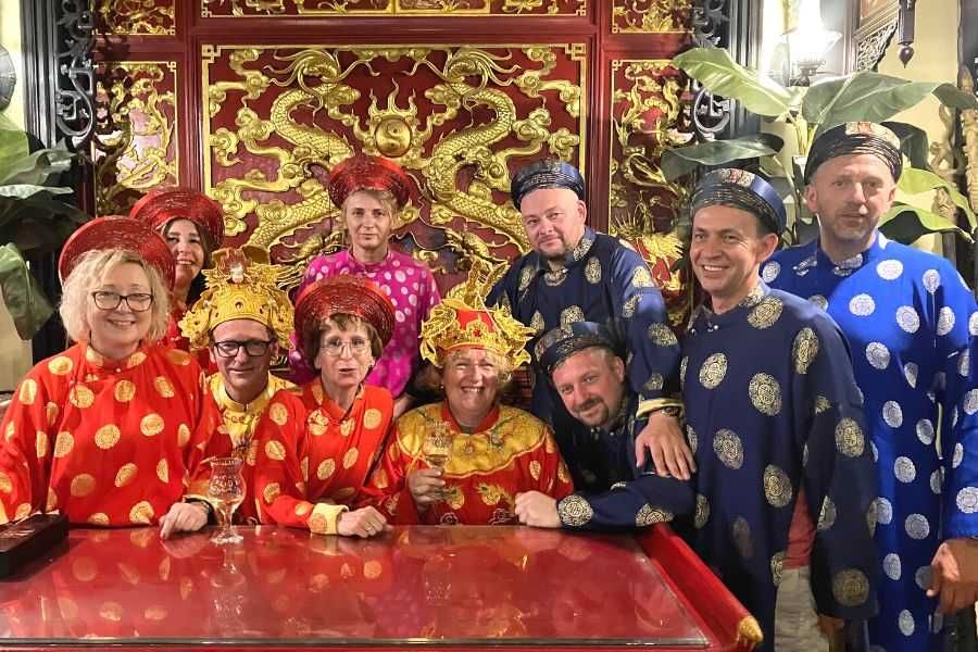 Hue Day Tour: Trying Royal costumes