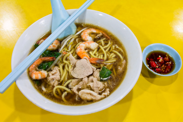 Singapore seafood soup hokkien mee