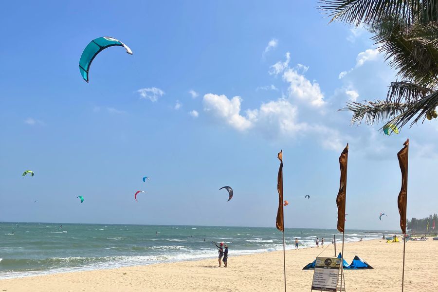 windsurfing in Mui Ne