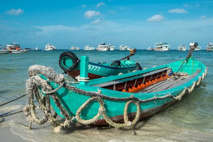Rowing boat in Phu Quoc